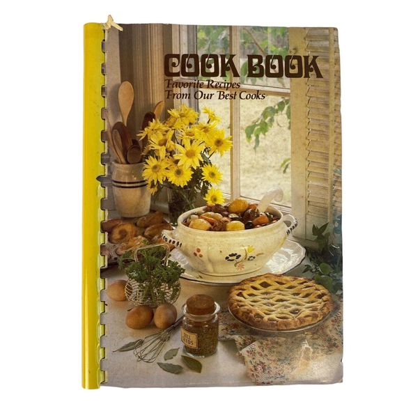 Vintage 1969 Friends Of Medford MA Cookbook Visiting Nursing Association Recipes - Picture 1 of 8